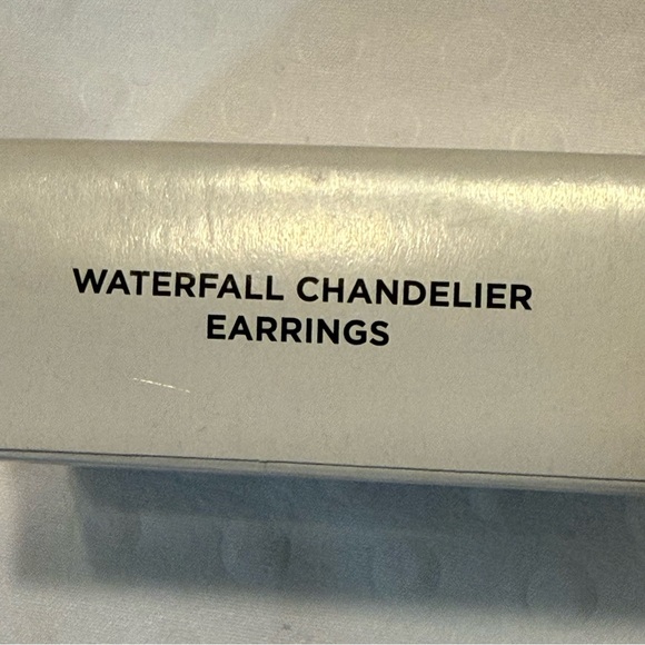 Avon Studio 1886 Waterfall Chandelier Earrings New In Original Box - Picture 6 of 6